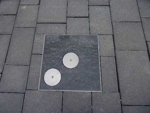 Bodentank mit Deckel für Wasser- und Strom-Entnahme